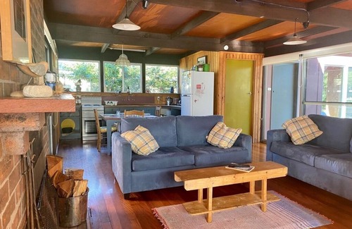 Bawley Point Casa | "The Hideaway", a handcrafted beach shack with modernist sensibilities.