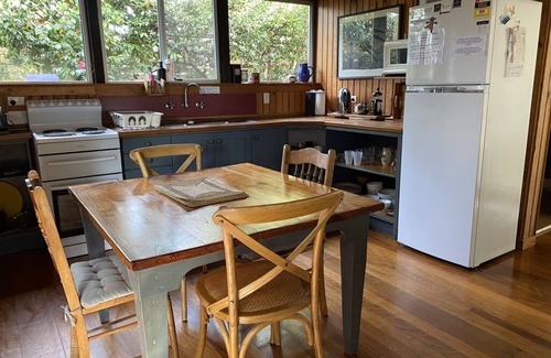 Bawley Point Casa | "The Hideaway", a handcrafted beach shack with modernist sensibilities.