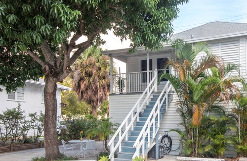 Downtown West Palm Beach Apartamento | The Hideaway, a cozy historic cottage tucked away in the heart of downtown WPB!