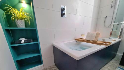 Wareham Casa | The Hideaway - Central Wareham, Roof terrace, Garden & Parking