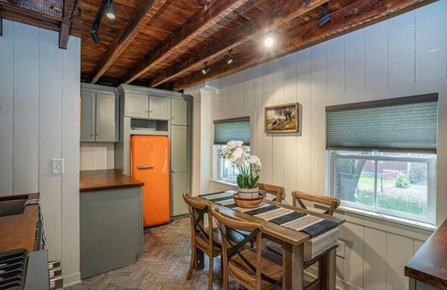 Providence Casa | The Hideaway Cottage - Entire Home in Fox Point!