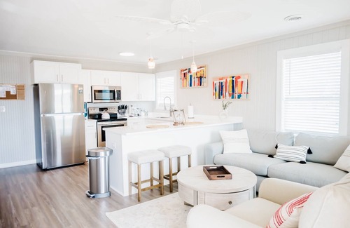 Surf City Apartamento | The Hideaway D- Beach - Dog Friendly - Playground - Bikes - Fenced in Yard