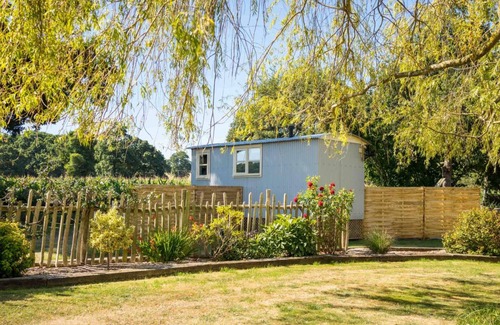 Whitestone Apartamento | The Hideaway Hut - 1 Bed Shepherds Hut - Dodmarsh