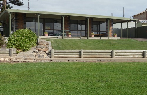 Penneshaw Casa | The Hideaway is absolute seafront position 3 bedroom house in Penneshaw