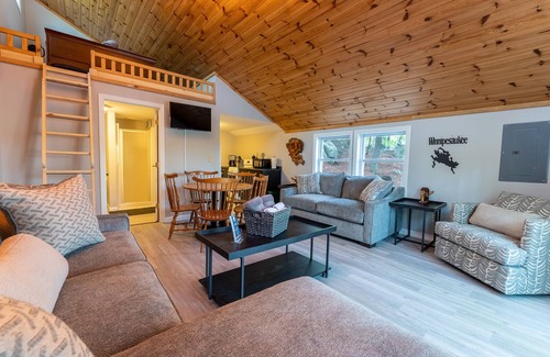 Alton Bay Cabina | The Hideaway, lake views & access sleeps 8 Now featuring AC Wi-FI and TV