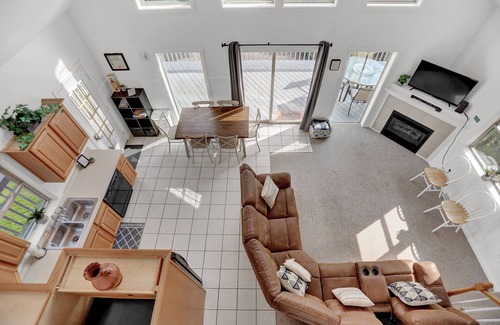 Hesston Chalet De Esquí | The Hideaway -Raystown Lake Vacation Rentals, Aunt Susie's