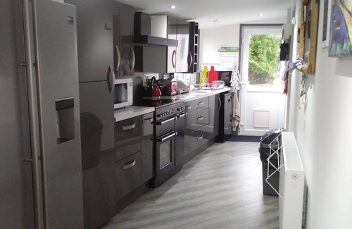 Bude Apartamento | The Hideaway, con alquiler opcional de bañera de hidromasaje: el nuevo listado tiene capacidad para 4