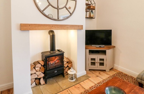Oakham Cabaña | THE HIDEOUT, family friendly, character holiday cottage in Oakham