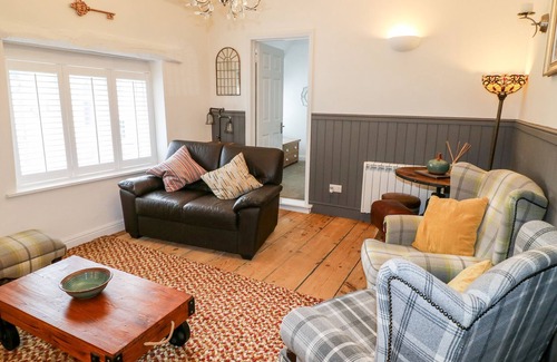 Oakham Cabaña | THE HIDEOUT, family friendly, character holiday cottage in Oakham