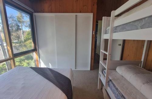 Jindabyne Apartamento | The Hideout - Lake Views & Balcony w BBQ I Central Location I Wi-Fi I Smart TV
