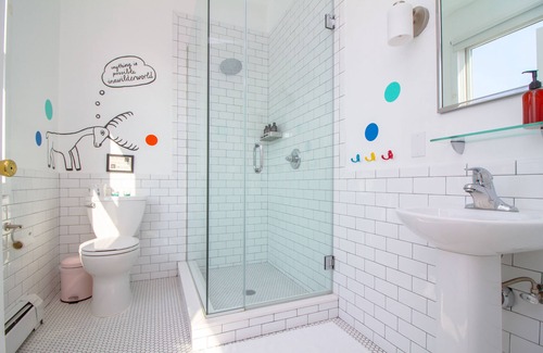 Queens Condominio | The High Tide Studio #2 Studio Bedroom Hotel Room by Redawning
