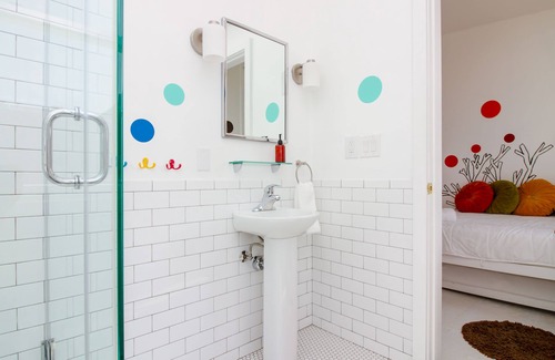Queens Condominio | The High Tide Studio #2 Studio Bedroom Hotel Room by Redawning