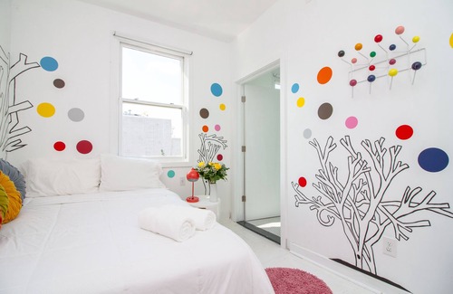 Queens Condominio | The High Tide Studio #2 Studio Bedroom Hotel Room by Redawning