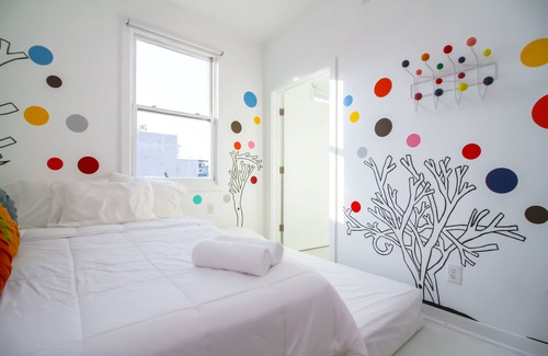 Queens Condominio | The High Tide Studio #2 Studio Bedroom Hotel Room by Redawning