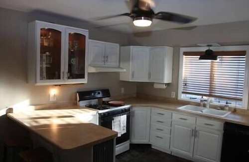Escanaba Cama Y Desayuno | The HighBanks- Full Breakfast included, Beautiful Lakeview!