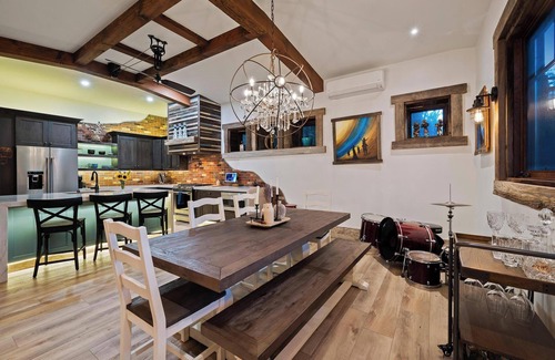 Olde Carlsbad Casa | The Highland Casita, a Carlsbad Coastal Villa - 1100 sq ft - 1 mile to the Ocean