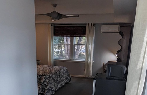 Cleveland Apartamento | The Highland Hideaway | Private Room