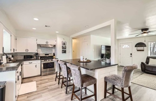 Georgetown Casa | The Highland Hideaway-Walk to the Historic Square!