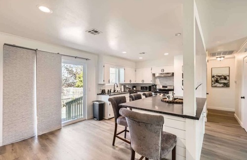 Georgetown Casa | The Highland Hideaway-Walk to the Historic Square!