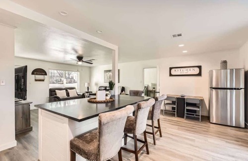 Georgetown Casa | The Highland Hideaway-Walk to the Historic Square!