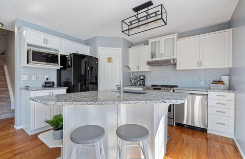 Citadel Apartamento | The Highland | Home Away from Home | Gym | Office