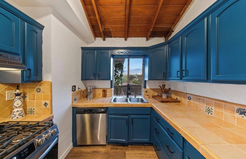 Olde Carlsbad Casa | The Highland House, a Carlsbad Coastal Villa - 2200 sq ft - 1 mile to the Ocean