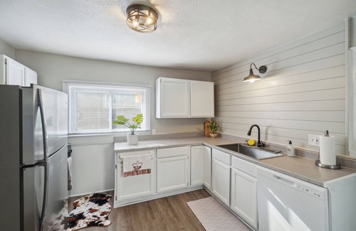 Howell Casa | The Highland House - Downtown Howell