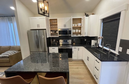 Garden Valley Cabina | The Highlander, a beautiful cozy modern cabin at Terrace Lakes Resort.