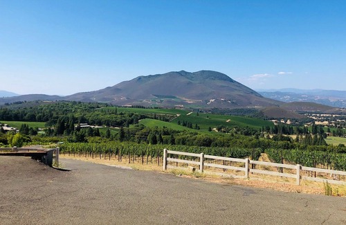 Kelseyville Casa | The Hill House, by Boatique Winery, with breath taking views