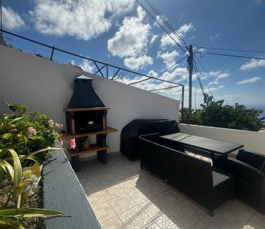 Monte Casa | The Hill View House