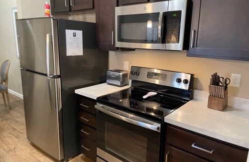 Tuttle West Apartamento | The Hilliard Executive | No Steps | Amazing Beds!