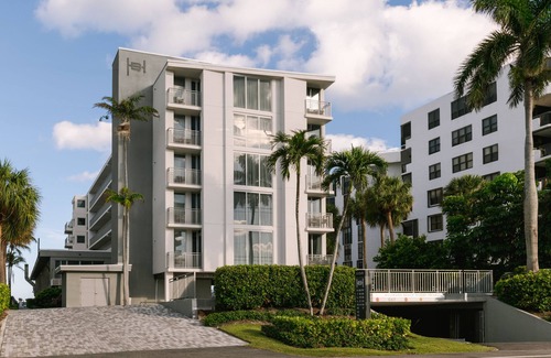 Hillsboro Beach Apartamento | The Hillsboro powered by Sonder | Superior King Suite+ w/ Balcony