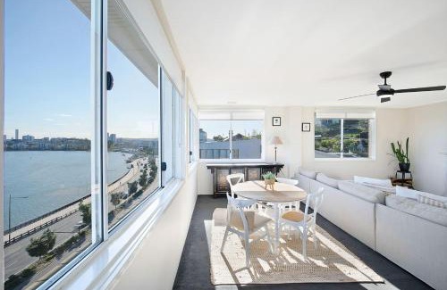 Hamilton Apartamento | The Hillside at Hamilton - A Fresh Riverfront Abode