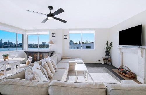 Hamilton Apartamento | The Hillside at Hamilton - A Fresh Riverfront Abode