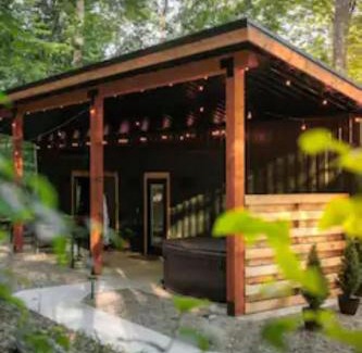 Logan Apartamento | The Hillside Retreat - Cozy container home with Hot tub and Fire pit