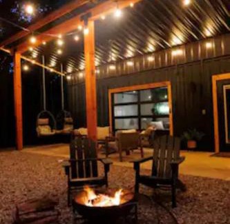 Logan Apartamento | The Hillside Retreat - Cozy container home with Hot tub and Fire pit