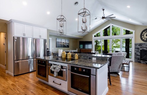 Brooklyn Casa | The Hilltop Estate at Wamplers Lake #Lakefront# #Amazing Views#