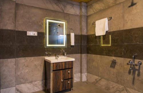 Theog Hotel | The Himalayan Palace Kufri By Exotic Stays