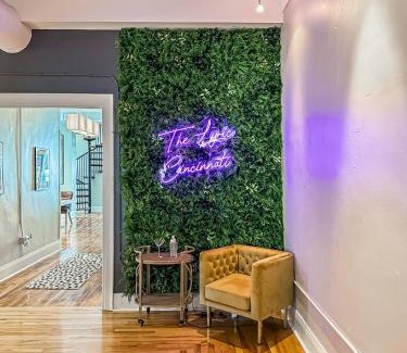 Downtown Cincinnati Apartamento | The Historic Lyric Penthouse with Private Rooftop