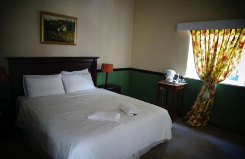 Bathurst Casa | The Historic Pig and Whistle Inn