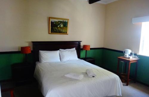 Bathurst Casa | The Historic Pig and Whistle Inn