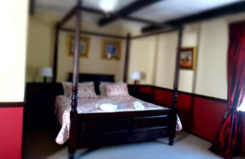 Bathurst Casa | The Historic Pig and Whistle Inn