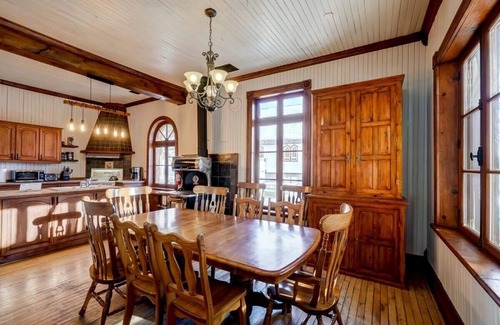 Lac-des-Plages Casa | The Historic Post Office, Le Bureau de Poste
