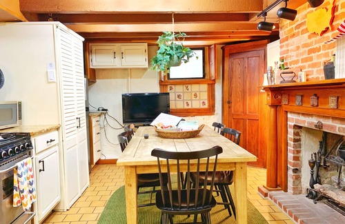 Gayborhood Casa | The Historic & Walkable Philadelphia Washington Square West Home (2 habitaciones / 2 baños)