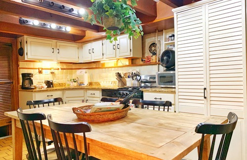 Gayborhood Casa | The Historic & Walkable Philadelphia Washington Square West Home (2 habitaciones / 2 baños)