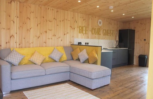 St Mary's Bay Casa | The Hive with Hot tub
