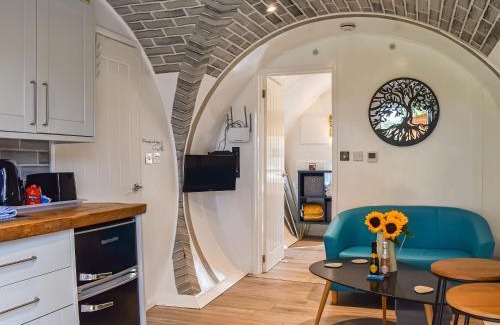 Elmsted Casa | The Hobbit House