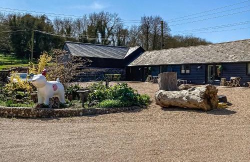 Elmsted Casa | The Hobbit House