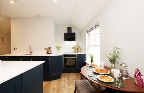 York Cabaña | The Holgate Snug - sleeps 4 guests in 2 bedrooms