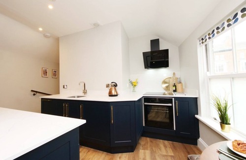 York Cabaña | The Holgate Snug - sleeps 4 guests in 2 bedrooms